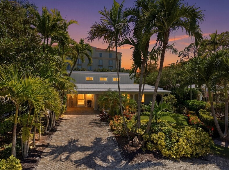 840 Myrtle Ter, Naples, FL for sale - Building Photo - Image 2 of 53