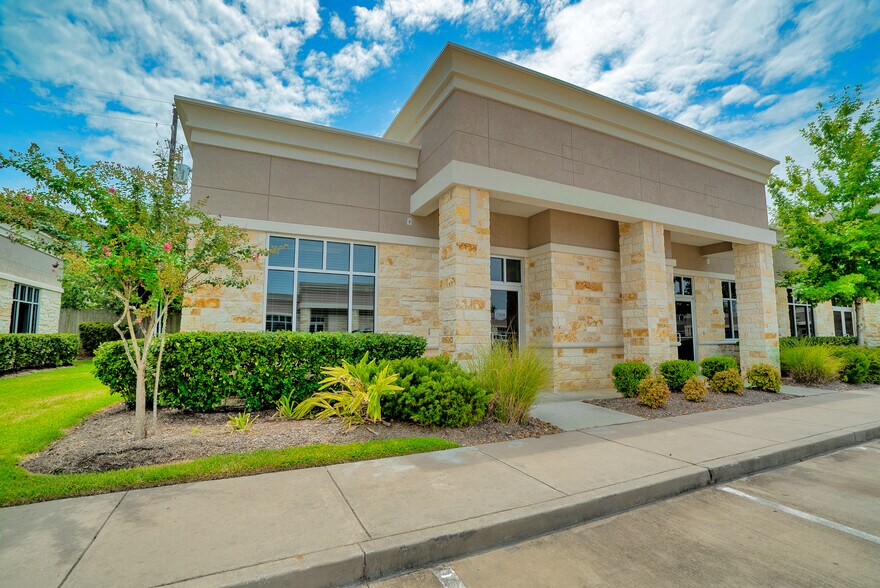 2219 Sawdust Rd, The Woodlands, TX à vendre - Photo du bâtiment - Image 2 de 56