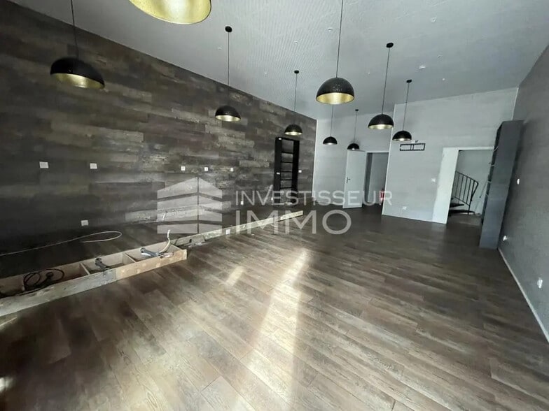 Retail in Roissy-en-Brie for lease - Interior Photo - Image 3 of 12