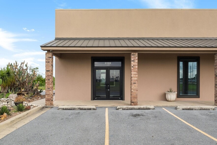 2489 W Business Highway 77, San Benito, TX for lease - Building Photo - Image 2 of 11