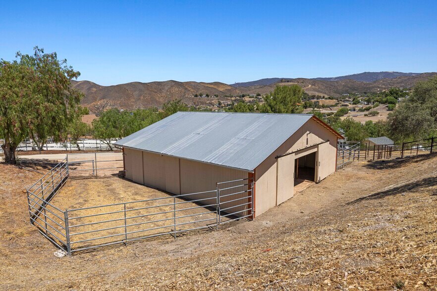 13620 Pales Rd, Agua Dulce, CA à louer - Photo du bâtiment - Image 2 de 16