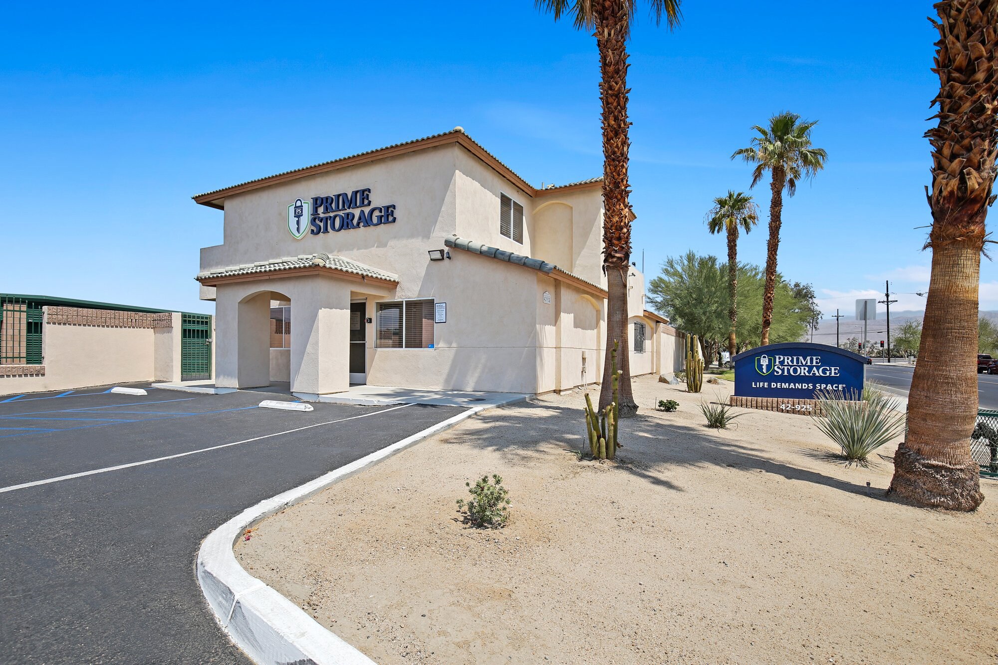 42925 Madison St, Indio, CA for lease Building Photo- Image 1 of 4