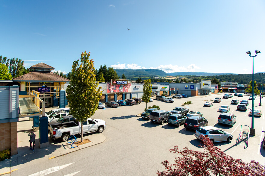 5755 Cowrie St, Sechelt, BC for lease - Building Photo - Image 1 of 22