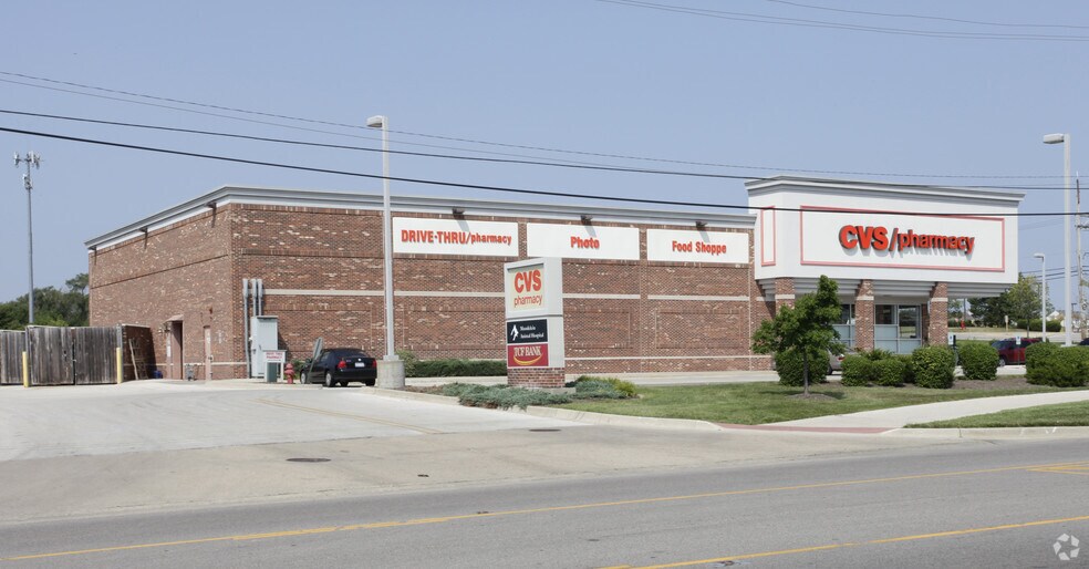 1101 W Maple Ave, Mundelein, IL for lease - Building Photo - Image 3 of 7