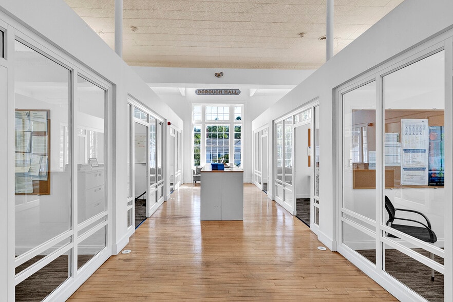 24 N Main St, Pennington, NJ for sale - Interior Photo - Image 3 of 11