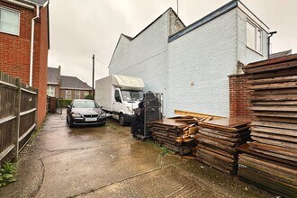 36 Burr St, Dunstable for lease Building Photo- Image 2 of 3