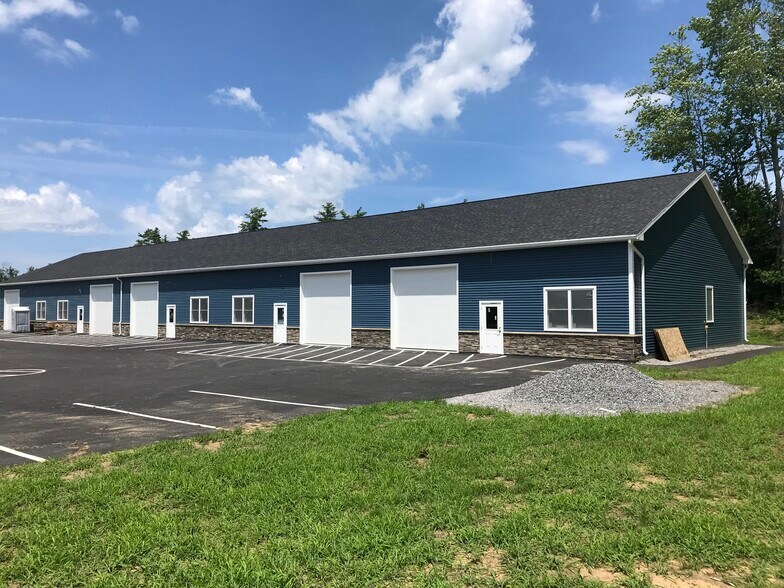 12 Center Park Rd, Topsham, ME à louer - Photo du bâtiment - Image 3 de 8