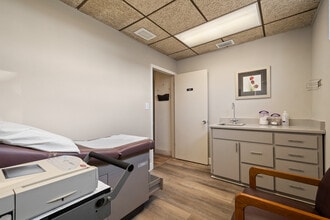 3027 Aloma Ave, Winter Park, FL for lease Interior Photo- Image 2 of 16