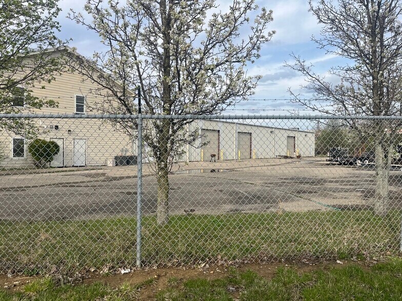 7340 Bridgewater Rd, Dayton, OH à louer - Photo du bâtiment - Image 3 de 12