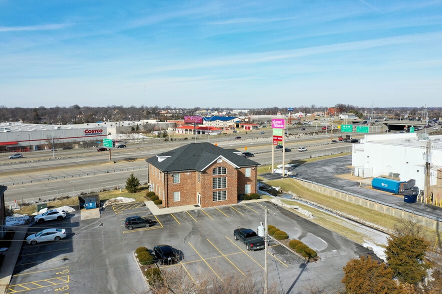 4171 Crescent Dr, Saint Louis, MO for lease - Building Photo - Image 1 of 11