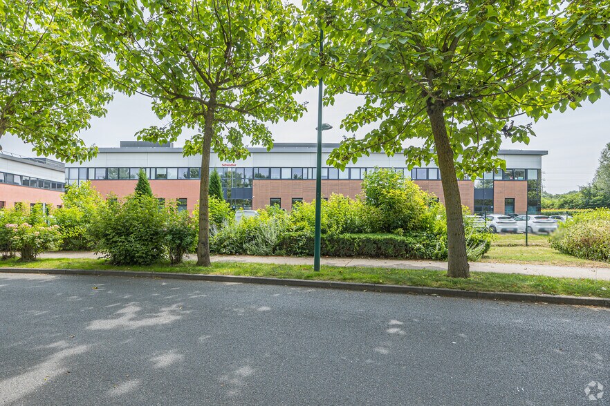 7 Rue Du Commandant D'estienne D'orves, Villeneuve-la-Garenne à louer - Photo du bâtiment - Image 2 de 2