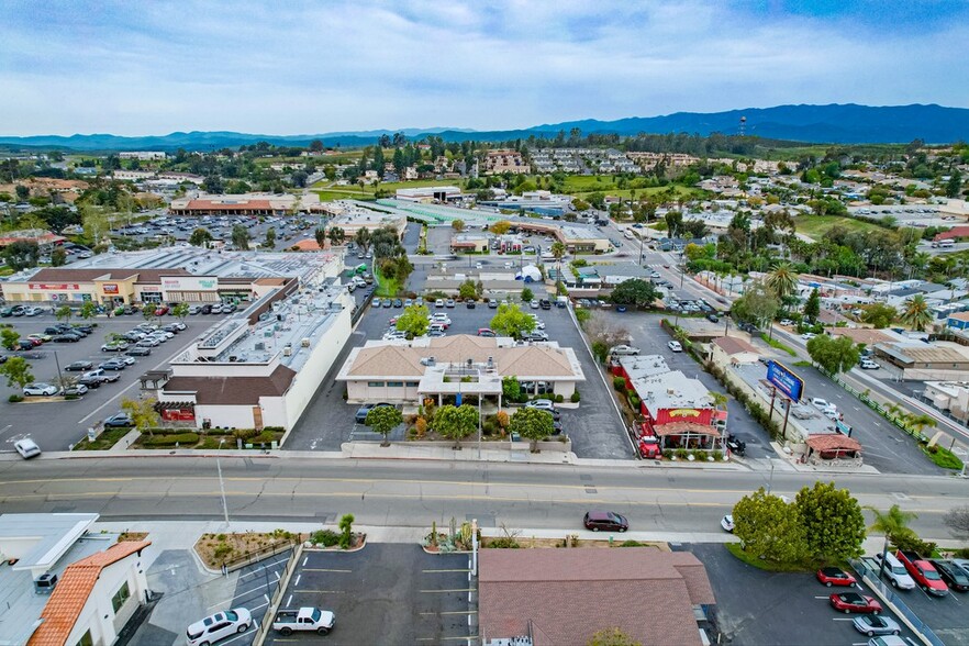 1035 S Main Ave, Fallbrook, CA for lease - Building Photo - Image 3 of 7