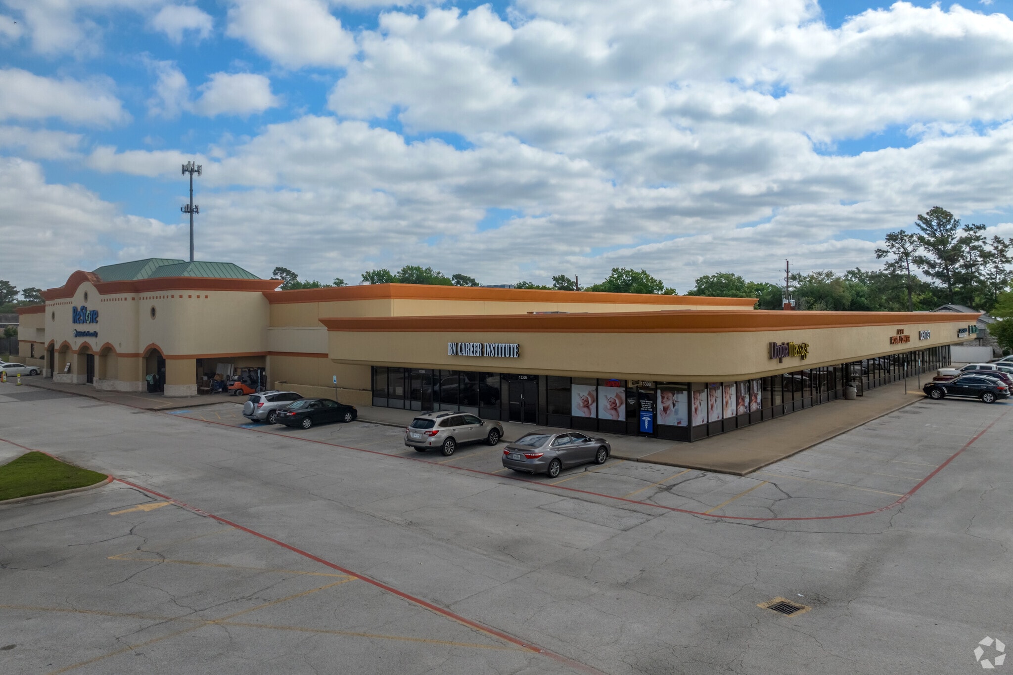 13300-13384 Jones, Houston, TX à louer Photo principale- Image 1 de 5