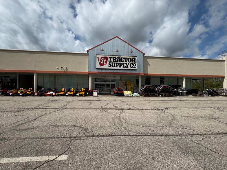 1500-1540 Canton Rd, Akron, OH for sale - Building Photo - Image 2 of 44