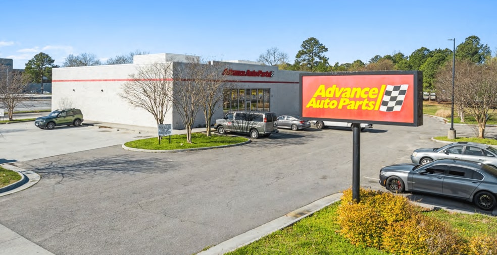 5741 East Virginia Beach Boulevard, Norfolk, VA for sale - Primary Photo - Image 1 of 4