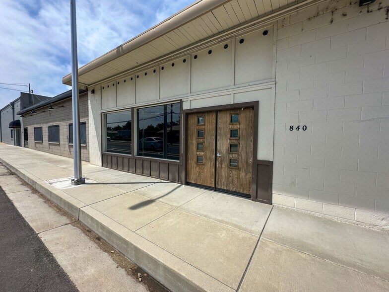 840-844 Butte St, Redding, CA à louer - Photo du bâtiment - Image 2 de 2