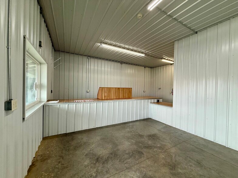 612 E Tipton St, Seymour, IN à vendre - Photo intérieure - Image 2 de 12