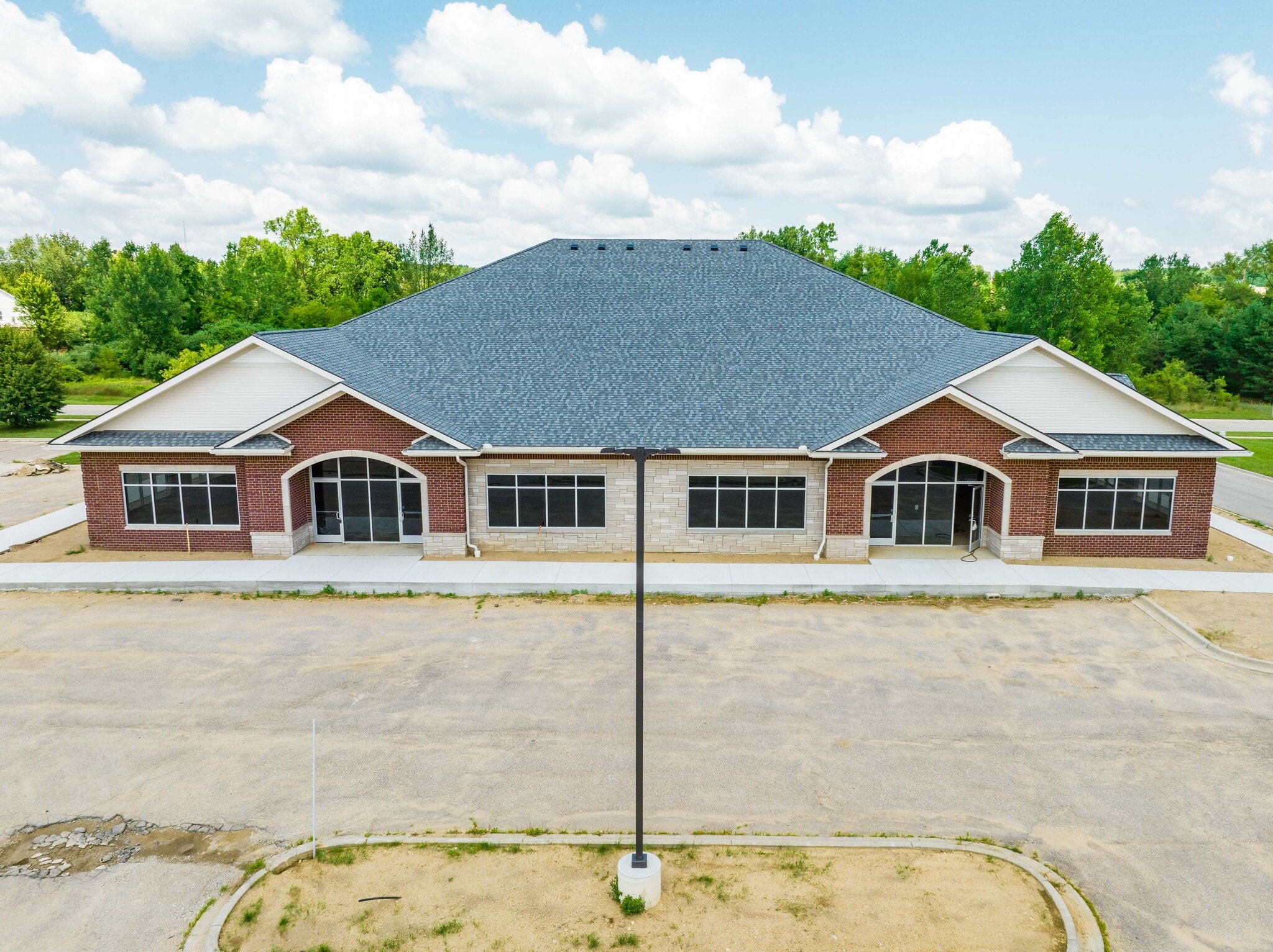 6400 Waldon Center Dr, Village of Clarkston, MI à louer Photo du bâtiment- Image 1 de 9