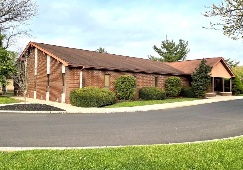 2032 N Broad St, Lansdale, PA for lease - Building Photo - Image 1 of 5
