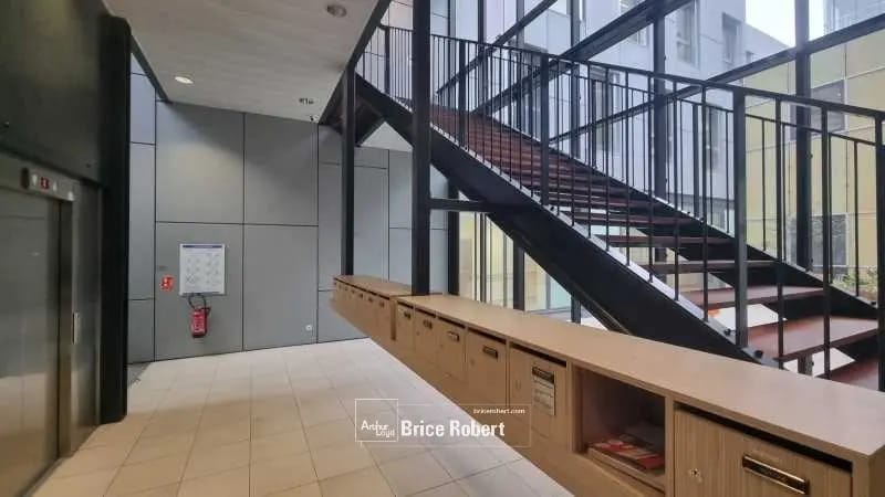 Office in Lyon for lease Building Photo- Image 1 of 5