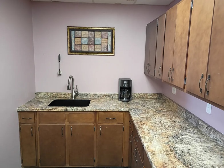 110 S 6th St, Sac City, IA for lease - Interior Photo - Image 3 of 6