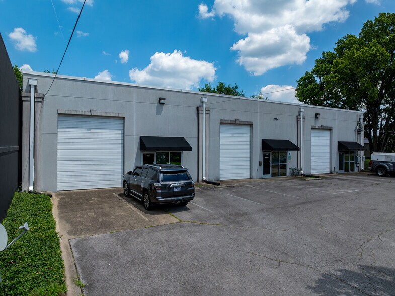 2702-2704 Eugenia Ave, Nashville, TN à louer - Photo du bâtiment - Image 2 de 3