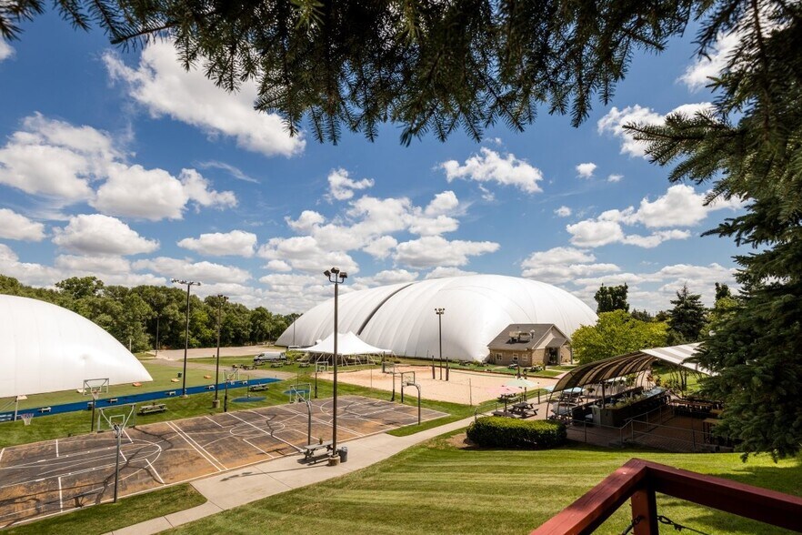 5328 Highland Rd, Waterford, MI à vendre - Photo principale - Image 1 de 3