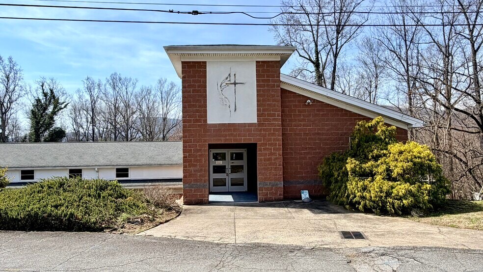195 New Market Rd, Tryon, NC à vendre - Photo du bâtiment - Image 2 de 29