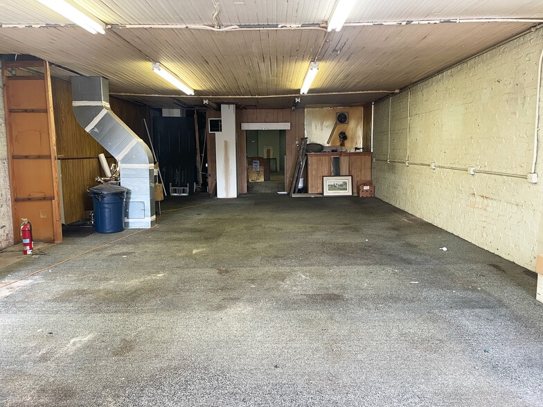 207 W Third St, Winston-Salem, NC for lease - Building Photo - Image 2 of 4