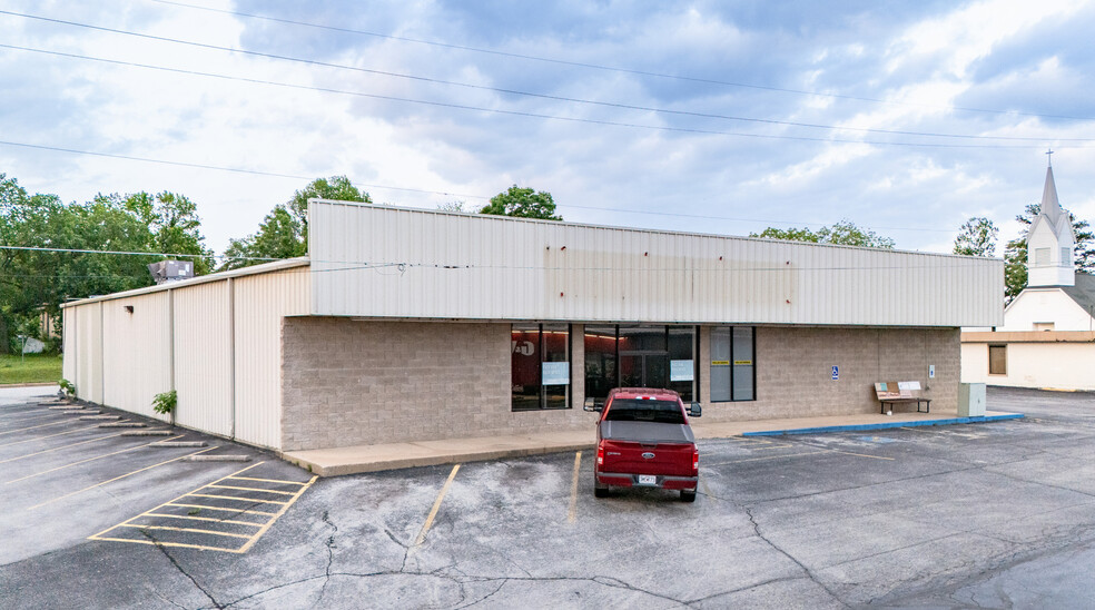 107 W Main St, Willow Springs, MO for sale - Building Photo - Image 1 of 19