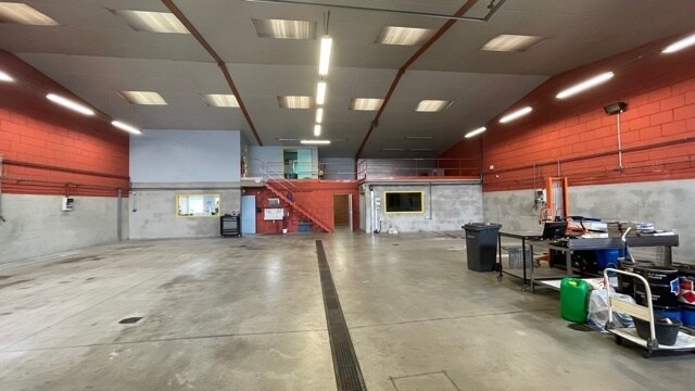Flex in Tossiat for lease - Interior Photo - Image 3 of 8