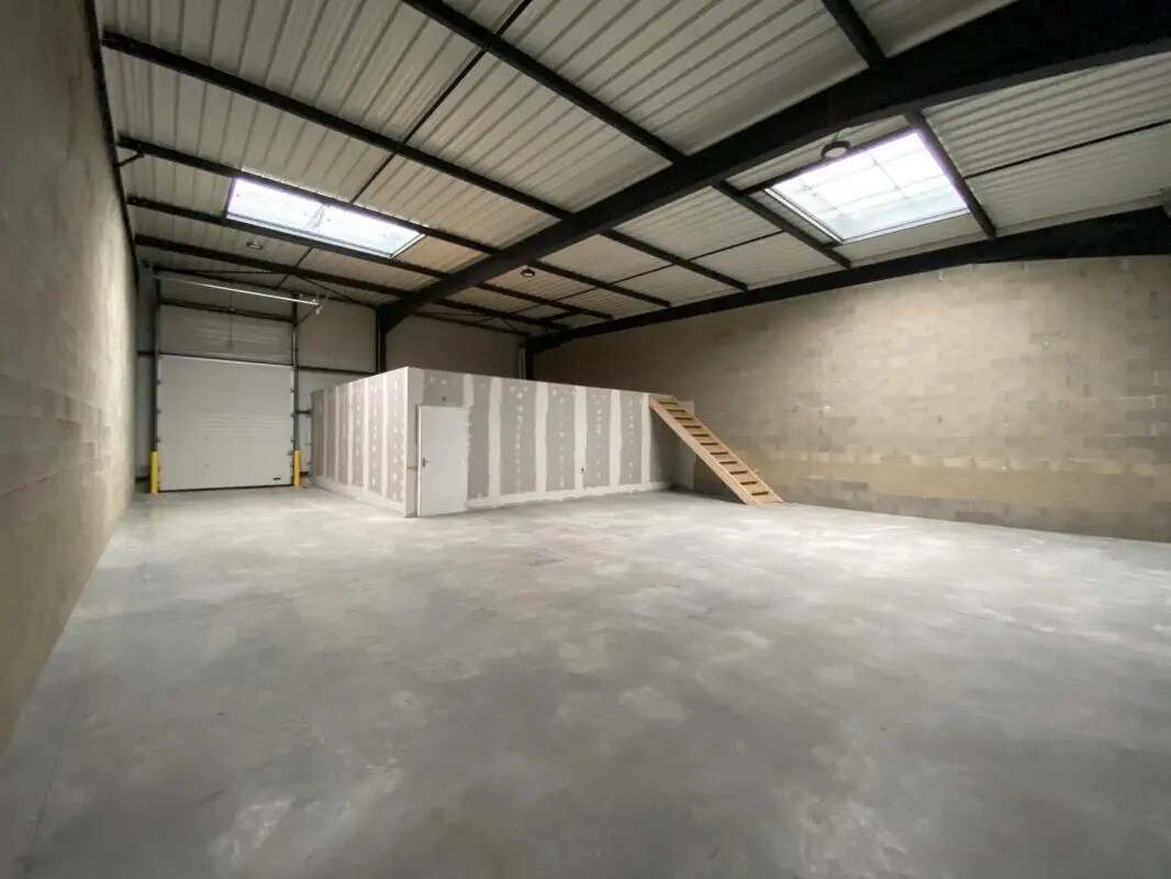Industrial in Dreux for lease Building Photo- Image 1 of 18