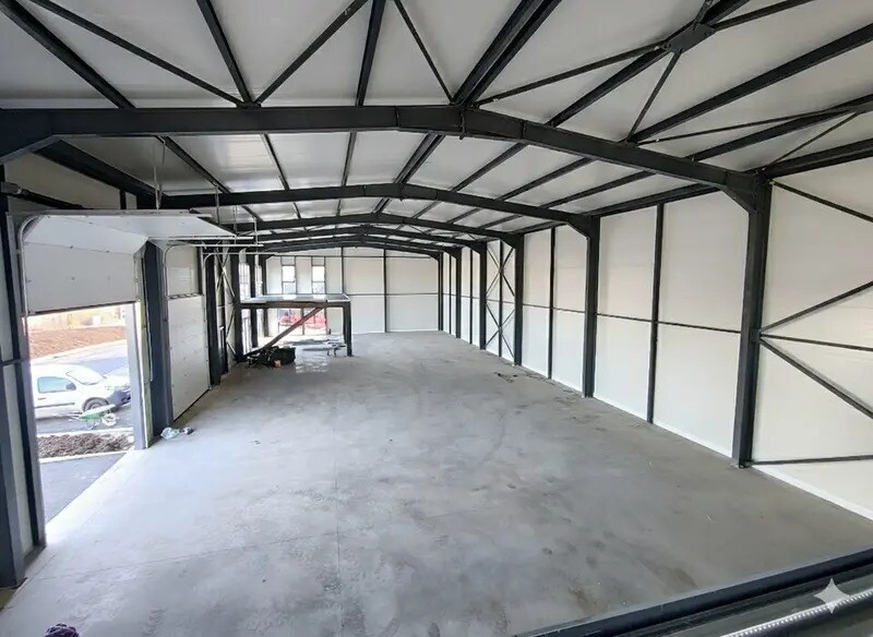 Retail in Bourgoin-Jallieu for lease - Building Photo - Image 3 of 8