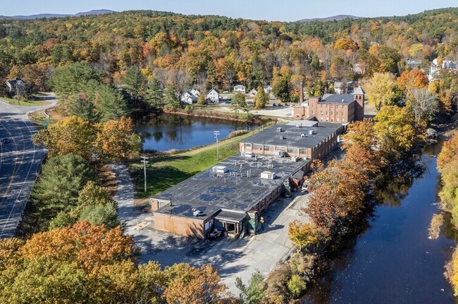 Plus de détails pour 1 Riverside Way, Wilton, NH - Industriel à louer