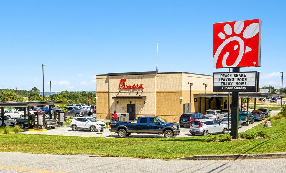 1767 W Broadway Ave, Maryville, TN for sale - Primary Photo - Image 1 of 1