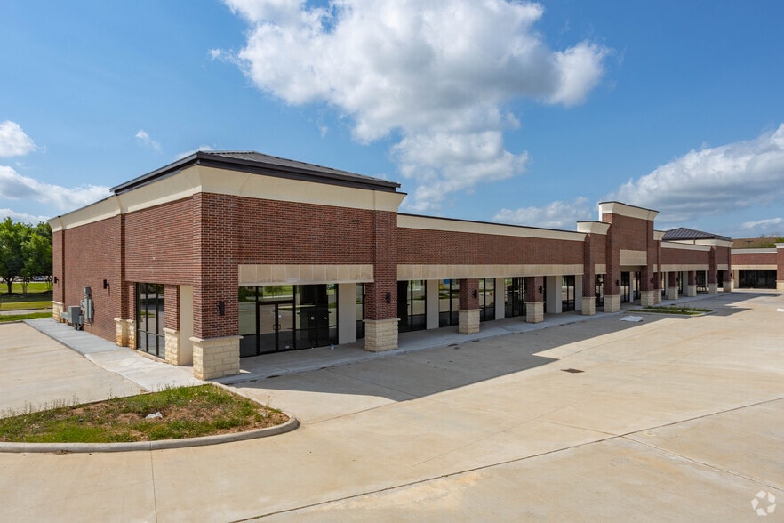 Riverstone Plaza portfolio of 2 properties for sale on LoopNet.ca - Building Photo - Image 1 of 2