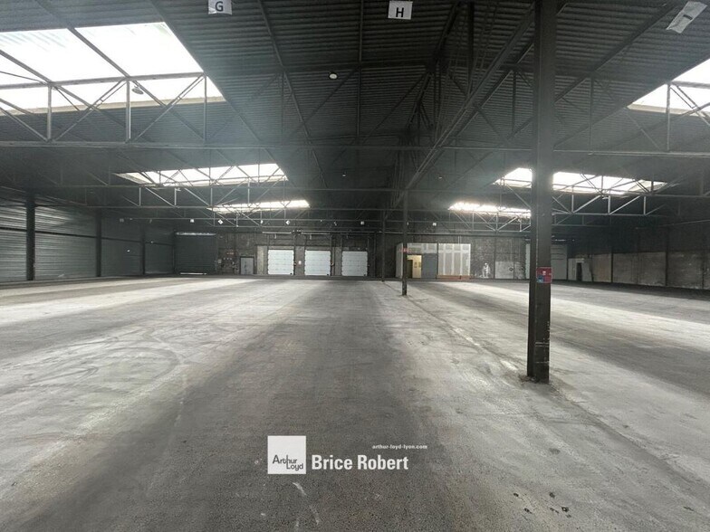 21 Rue Eugène Hénaff, Vénissieux for lease - Building Photo - Image 2 of 6