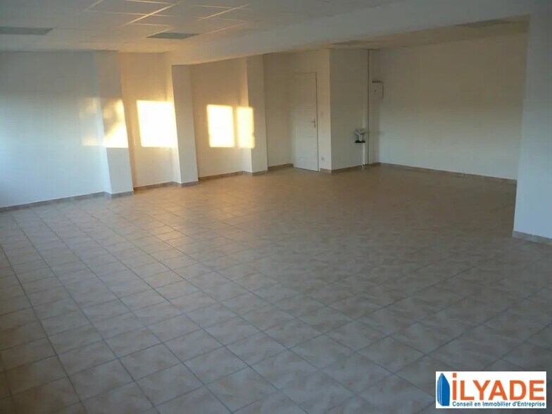 Flex in Rousset for lease - Building Photo - Image 3 of 7