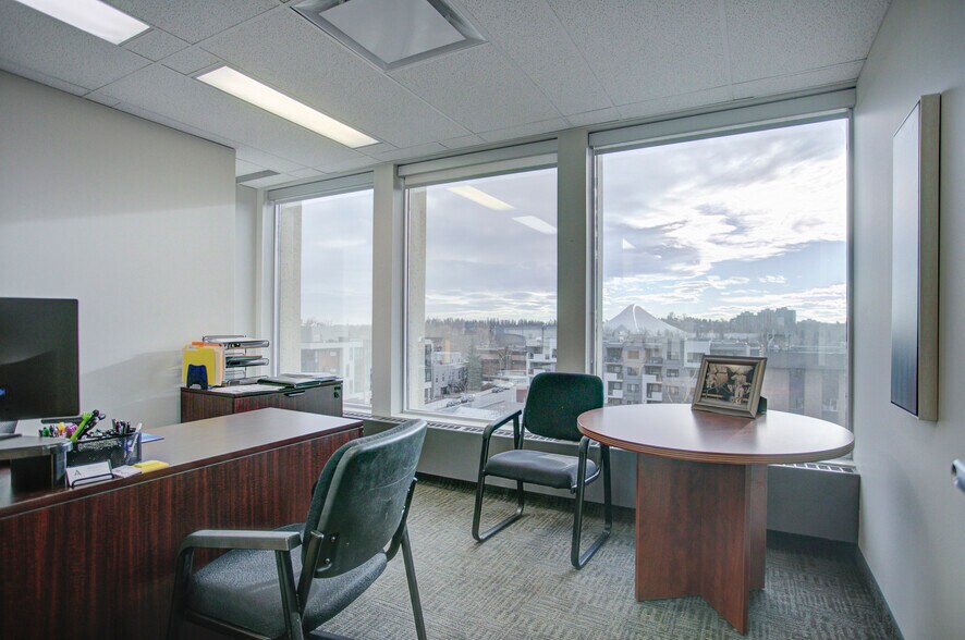 1509 Centre St SW, Calgary, AB for lease - Interior Photo - Image 3 of 5