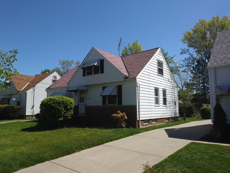 24525 Sherborne Rd, Bedford Heights, OH for sale - Building Photo - Image 3 of 6