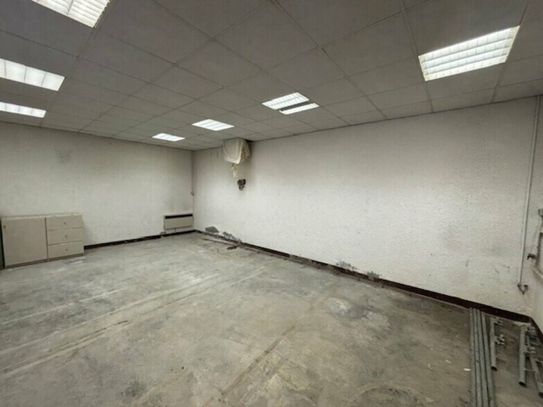 Flex in Nîmes for lease - Interior Photo - Image 2 of 5