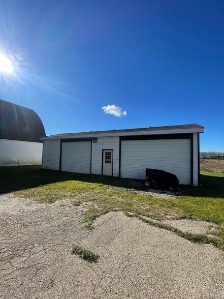 N15W24887 Bluemound Rd, Pewaukee, WI à louer - Photo du bâtiment - Image 2 de 17