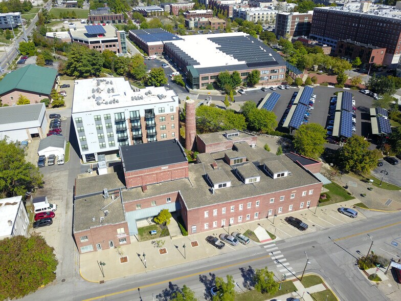 400 W 7th St, Bloomington, IN à louer - Photo du bâtiment - Image 2 de 19