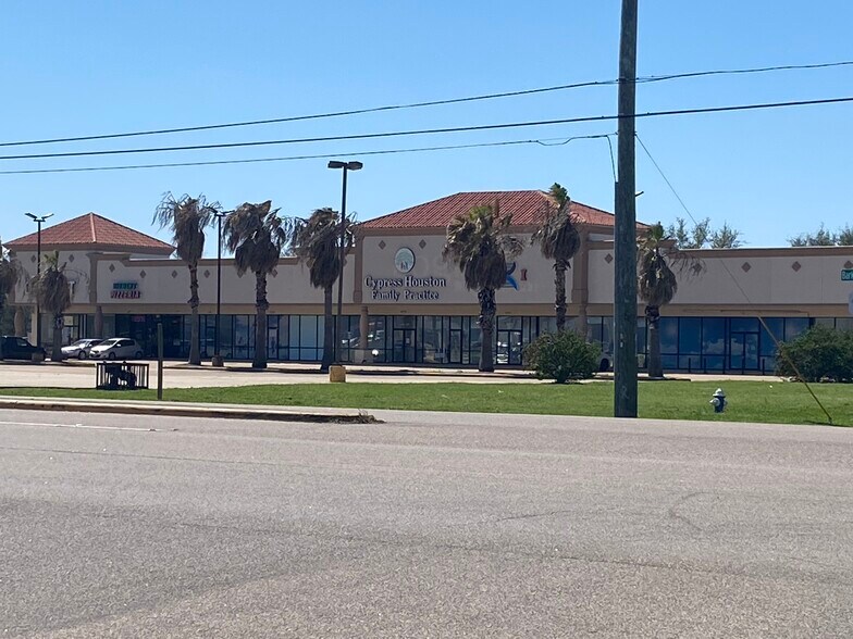 5431 Barker Cypress, Houston, TX à louer - Photo du bâtiment - Image 1 de 3