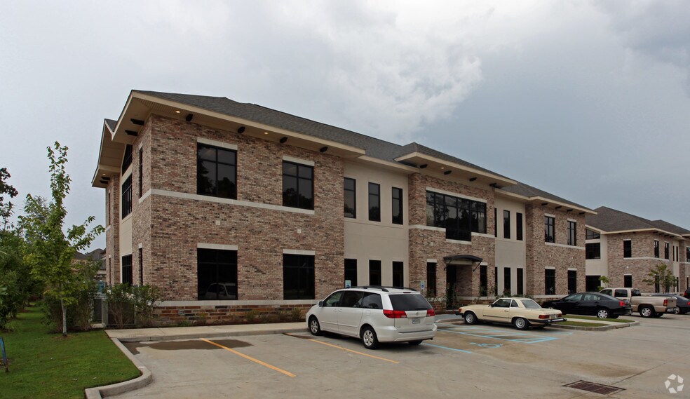 900 W Causeway Approach, Mandeville, LA à louer - Photo du bâtiment - Image 2 de 6