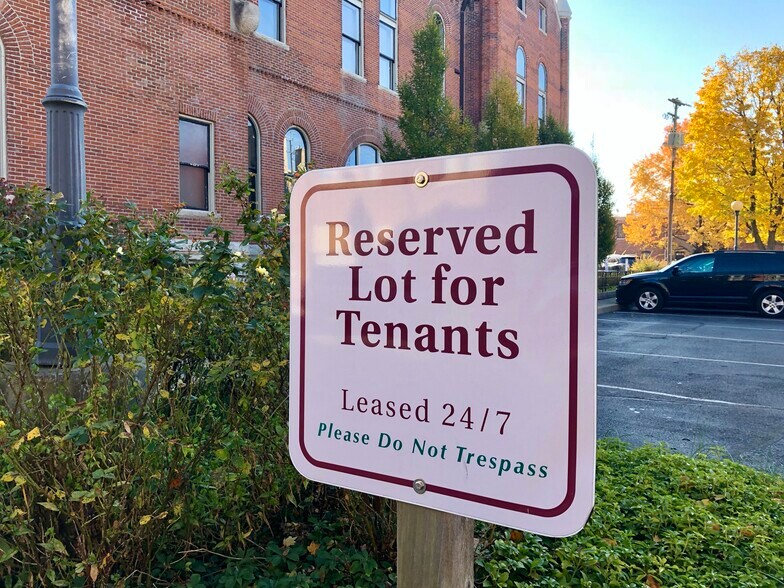 445 5th St, Columbus, IN à louer - Photo du bâtiment - Image 3 de 13