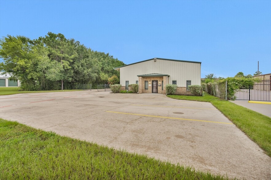 11111 Neeshaw Dr, Houston, TX for sale - Building Photo - Image 2 of 39