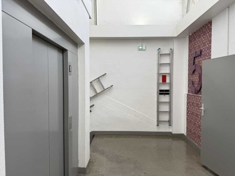 Bureau dans Vanves à louer - Photo du bâtiment - Image 2 de 21