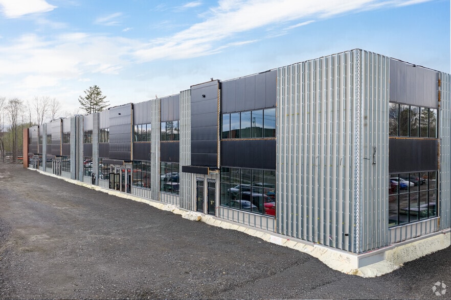 100 Blvd Jean-Baptiste-Rolland O, Saint-jerome, QC à louer - Photo du bâtiment - Image 1 de 46