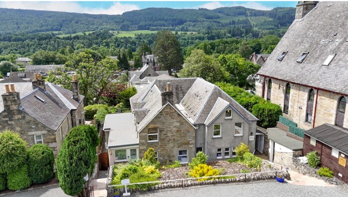 8 Lower Oakfield, Pitlochry à vendre - Photo du bâtiment - Image 2 de 14